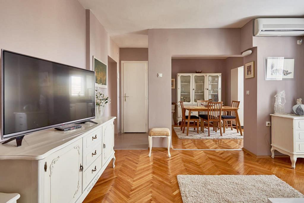 Spacious Modern Apartment In Peaceful Neighborhood Skopje Bagian luar foto