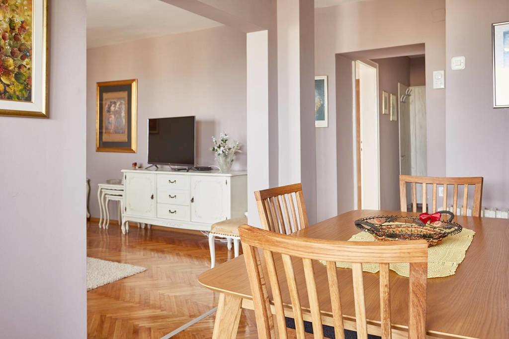 Spacious Modern Apartment In Peaceful Neighborhood Skopje Bagian luar foto