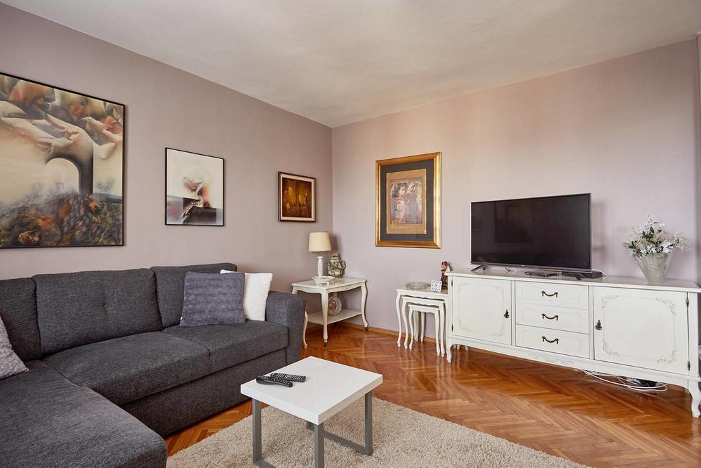 Spacious Modern Apartment In Peaceful Neighborhood Skopje Bagian luar foto